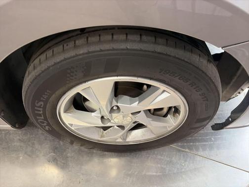 2021 Hyundai ELANTRA SE