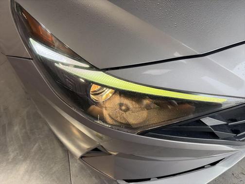 2021 Hyundai ELANTRA SE