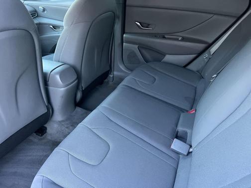 2021 Hyundai ELANTRA SE