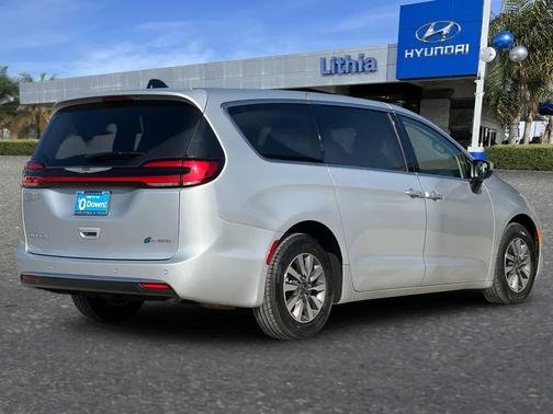 2023 Chrysler Pacifica Hybrid Touring L