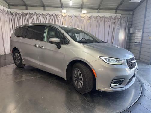 2023 Chrysler Pacifica Hybrid Touring L