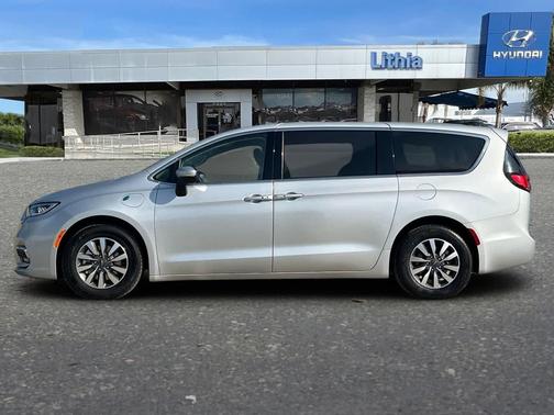 2023 Chrysler Pacifica Hybrid Touring L