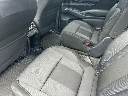 Ice Silver Metallic 2023 Subaru Ascent Premium 7-Passenger
