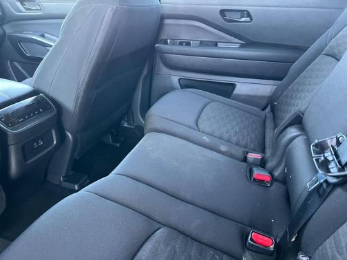 2023 Nissan Pathfinder SV FWD