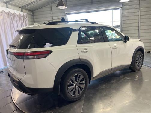 2023 Nissan Pathfinder SV FWD