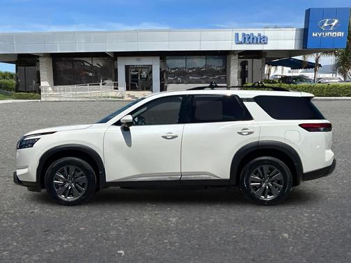 2023 Nissan Pathfinder SV FWD