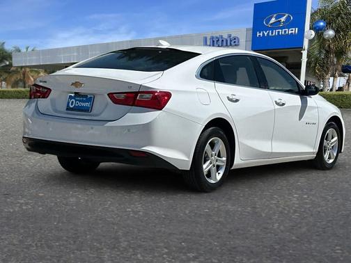 Summit White 2024 Chevrolet Malibu LT