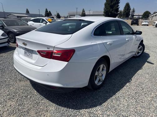 Summit White 2024 Chevrolet Malibu LT