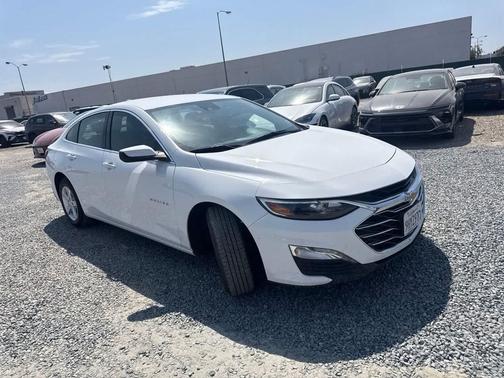Summit White 2024 Chevrolet Malibu LT