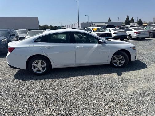 Summit White 2024 Chevrolet Malibu LT