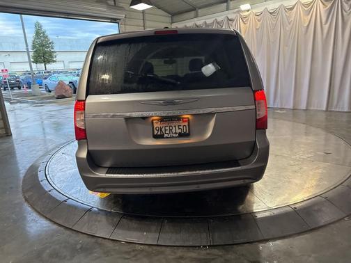 2016 Chrysler Town & Country Touring-L