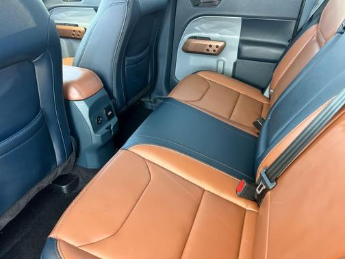 CARBONIZED GRAY METALLIC 2024 Ford Maverick Lariat