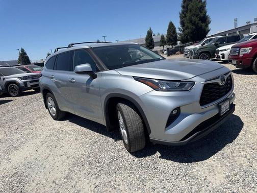 Celestial Silver Metallic 2021 Toyota Highlander Hybrid LE