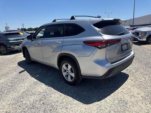 Celestial Silver Metallic 2021 Toyota Highlander Hybrid LE