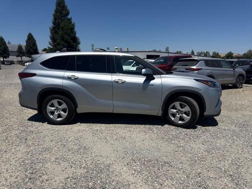 Celestial Silver Metallic 2021 Toyota Highlander Hybrid LE