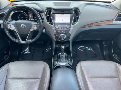 2017 Hyundai SANTA FE SE Ultimate