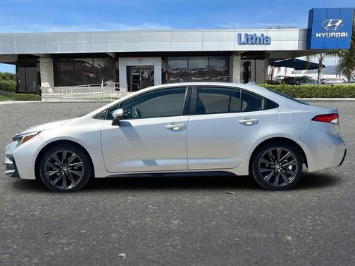 Classic Silver Metallic 2025 Toyota Corolla SE