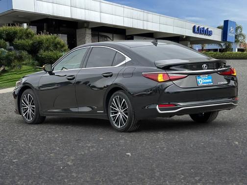 2022 Lexus ES 300h Base