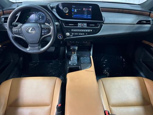 2022 Lexus ES 300h Base