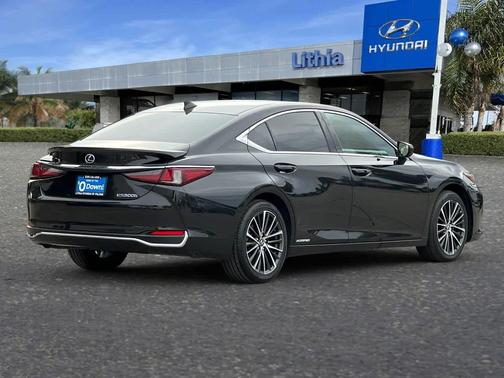 2022 Lexus ES 300h Base