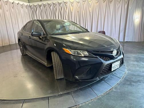 Galactic Aqua Mica 2018 Toyota Camry SE