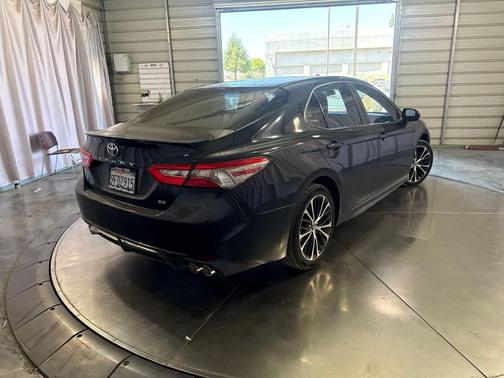 Galactic Aqua Mica 2018 Toyota Camry SE