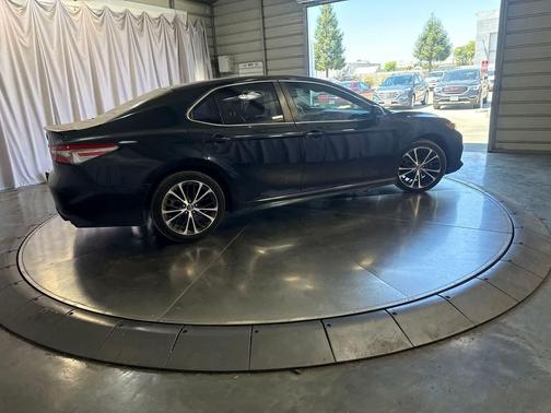 Galactic Aqua Mica 2018 Toyota Camry SE