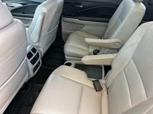 Obsidian Blue Pearl 2017 Honda Pilot Elite