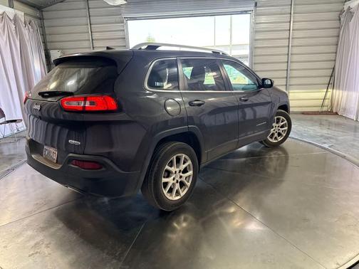Granite Crystal Metallic Clearcoat 2017 Jeep Cherokee Latitude