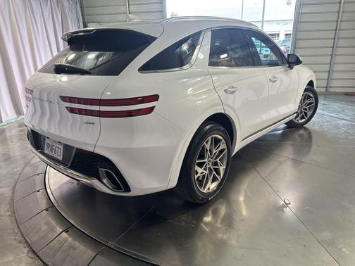Uyuni White 2025 Genesis GV70 2.5T