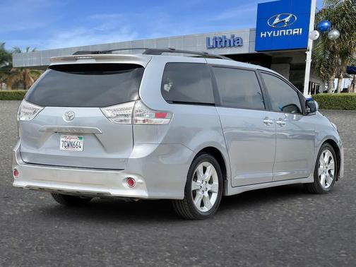 Silver Sky Metallic 2014 Toyota Sienna SE