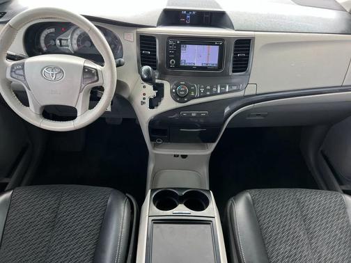 Silver Sky Metallic 2014 Toyota Sienna SE