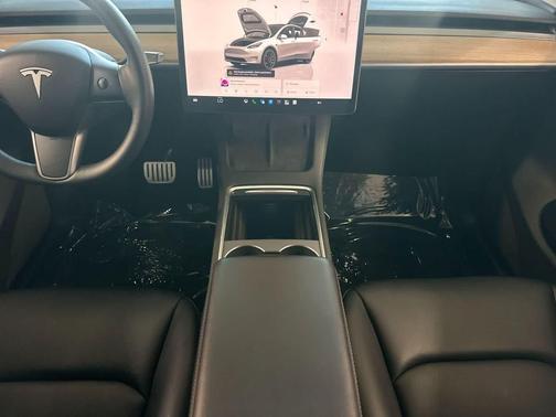 Pearl White Multi-Coat 2023 Tesla Model Y Performance