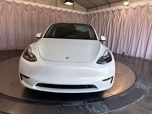 Pearl White Multi-Coat 2023 Tesla Model Y Performance