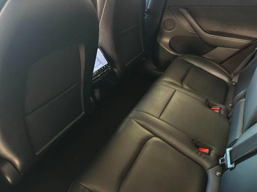 Pearl White Multi-Coat 2023 Tesla Model Y Performance