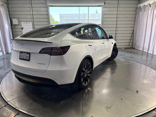 Pearl White Multi-Coat 2023 Tesla Model Y Performance