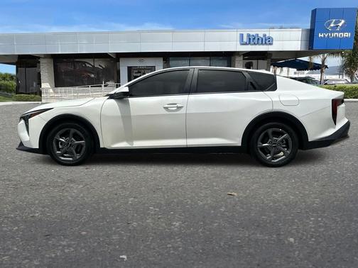 Snow White Pearl 2025 Kia K4 LXS