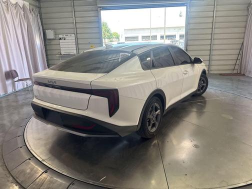 Snow White Pearl 2025 Kia K4 LXS
