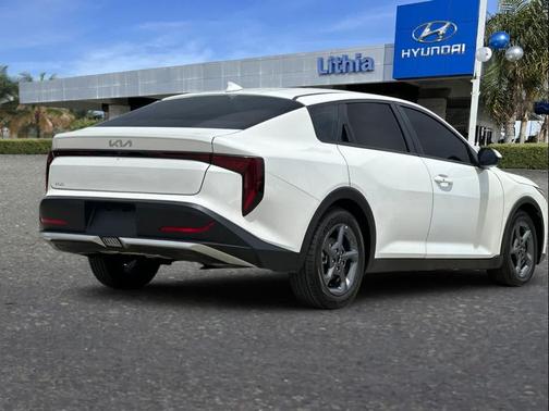 Snow White Pearl 2025 Kia K4 LXS