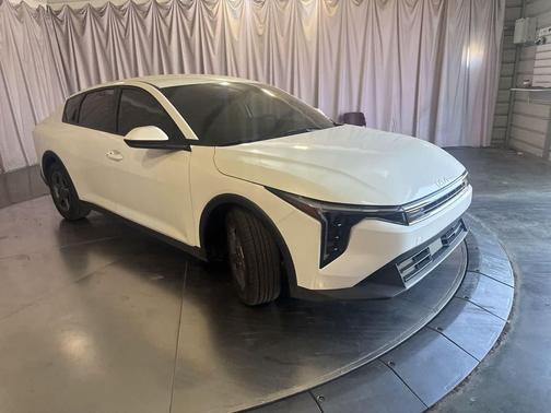 Snow White Pearl 2025 Kia K4 LXS
