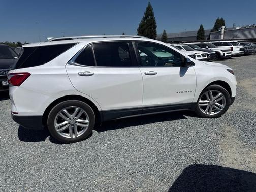 Iridescent Pearl Tricoat 2018 Chevrolet Equinox Premier