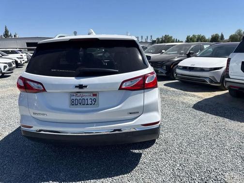 Iridescent Pearl Tricoat 2018 Chevrolet Equinox Premier