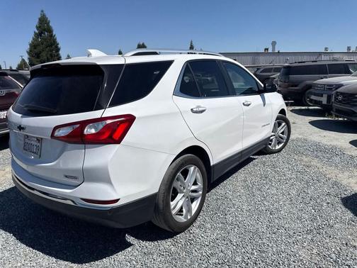 Iridescent Pearl Tricoat 2018 Chevrolet Equinox Premier
