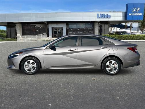 2023 Hyundai ELANTRA SE