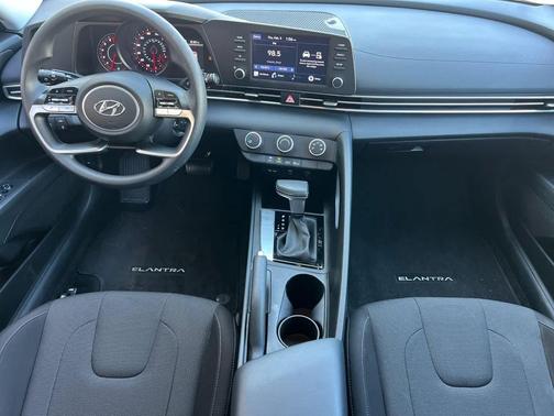 2023 Hyundai ELANTRA SE