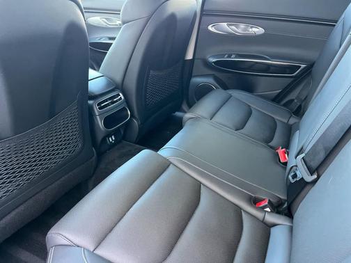 2025 Genesis GV70 2.5T