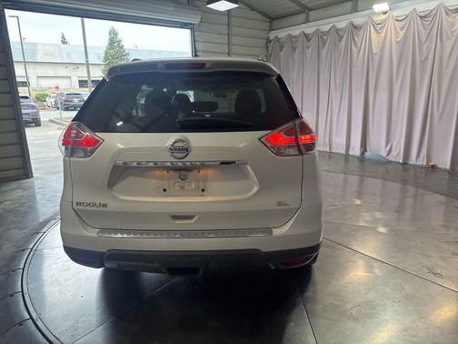 Pearl White 2016 Nissan Rogue SL