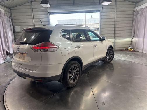 Pearl White 2016 Nissan Rogue SL