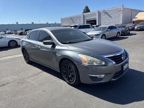 Gun Metallic 2015 Nissan Altima 2.5 S