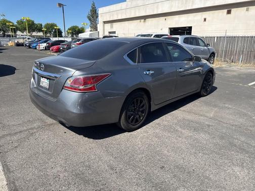 Gun Metallic 2015 Nissan Altima 2.5 S